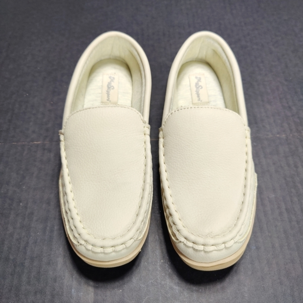 My Slippers by My Pillow Women's Beige Comfy Moccasin Leather Shoe Sz 8 LIKE NEW